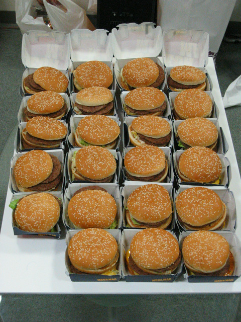 姿を現したメガマックたち